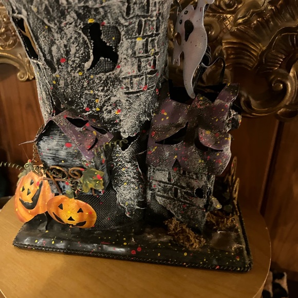 Vintage metal tall haunted house, Halloween decor - Picture 5 of 10